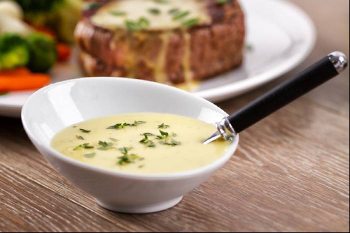 Comment faire une sauce béarnaise maison sans la rater ? - Antoinedenoix
